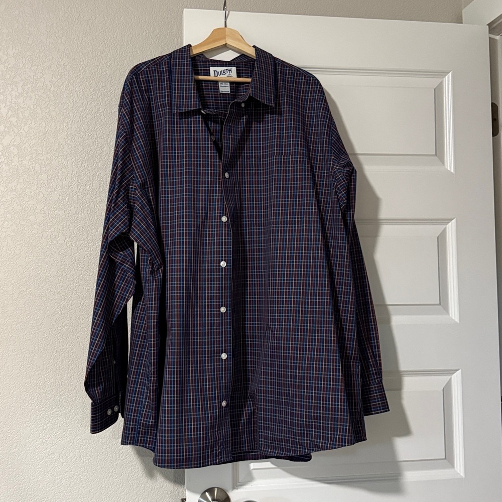 Duluth Trading Co Navy, Tan, Red Checkered Dress Shirt